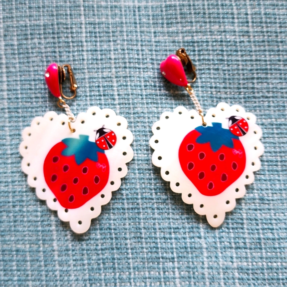 Rare Vintage Mother of pearl Betsey Johnson earrings